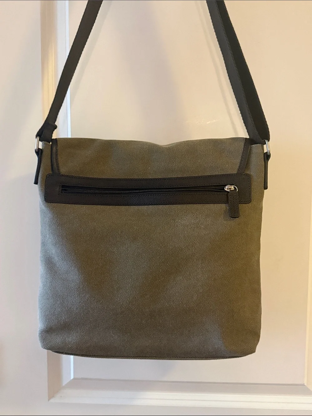 Like New Levenger Metro Messenger Bag Olive Green Canvas with Black Accents